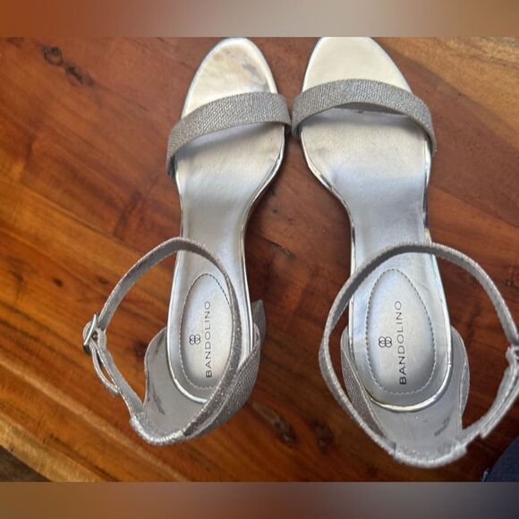 BANDOLINO Womens Silver Ankle Strap Comfort Glitter Padded Armory Round Toe sz10 - Picture 3 of 10